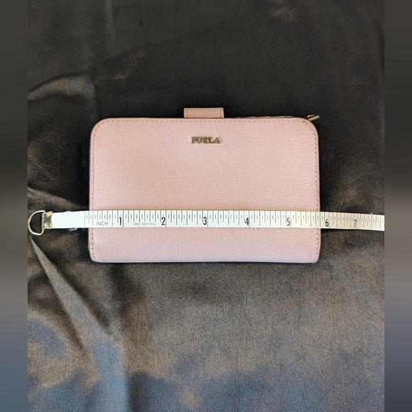 Furla women's wallet pink saffiano leather bifold gold tone hardware GUC w flaws - Picture 14 of 14